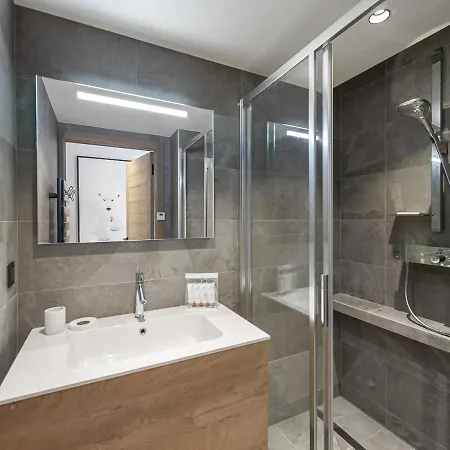 Apartment Neuf Avec Sauna, Hammam Et Salle De Sport - Fr-1-569-41 *